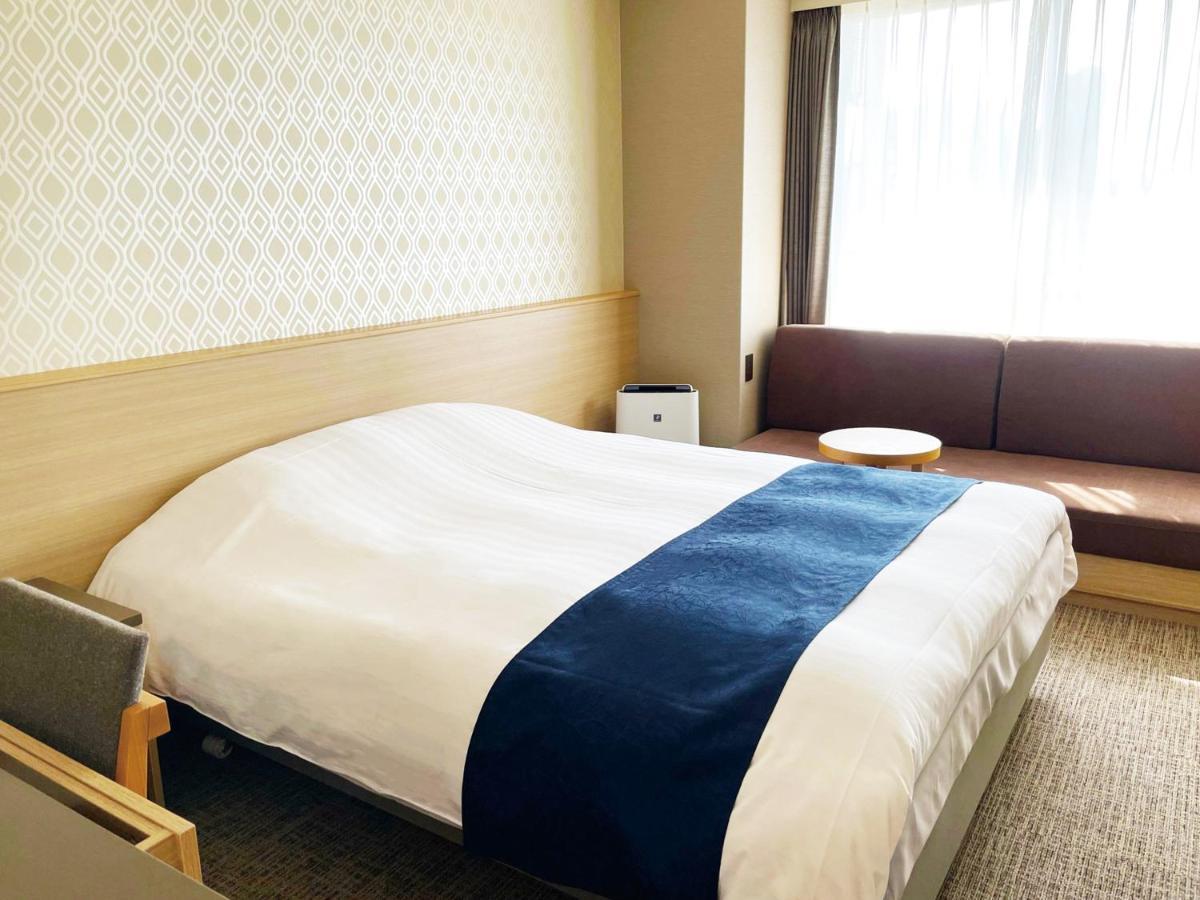 โฮเต็ล อเบส แกรนด์ ทาคาซึกิ Hotel ทะกะสึกิ ภายนอก รูปภาพ