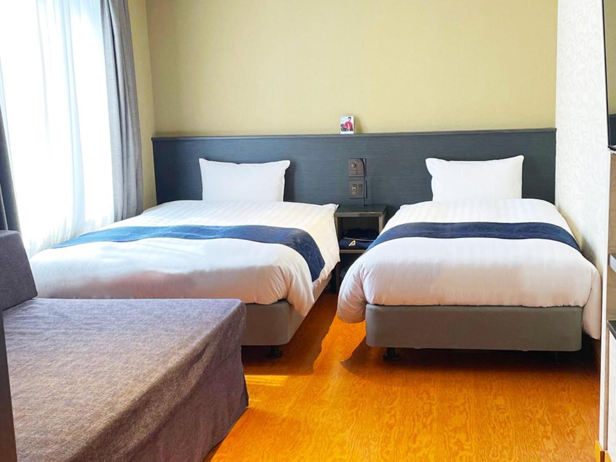 โฮเต็ล อเบส แกรนด์ ทาคาซึกิ Hotel ทะกะสึกิ ภายนอก รูปภาพ